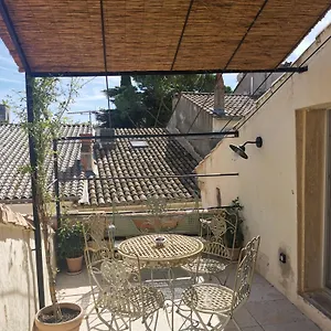 https://loustaou-darles.fr-provencehotel.com