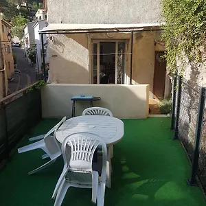 https://chez-arlette.fr-provencehotel.com